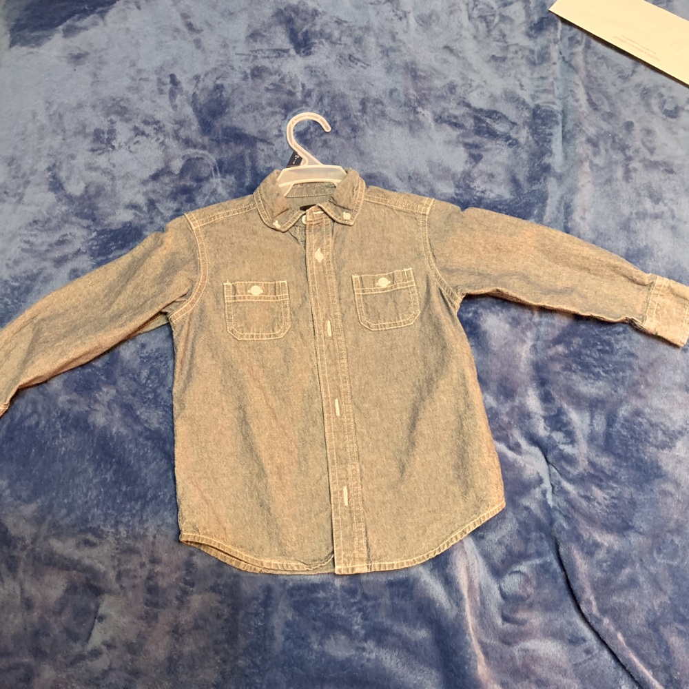 Boy’s Carter’s button up Shirt
